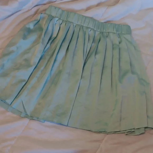 La Hearts Green Asymmetrical Pleated Skater Mini - Picture 5 of 8